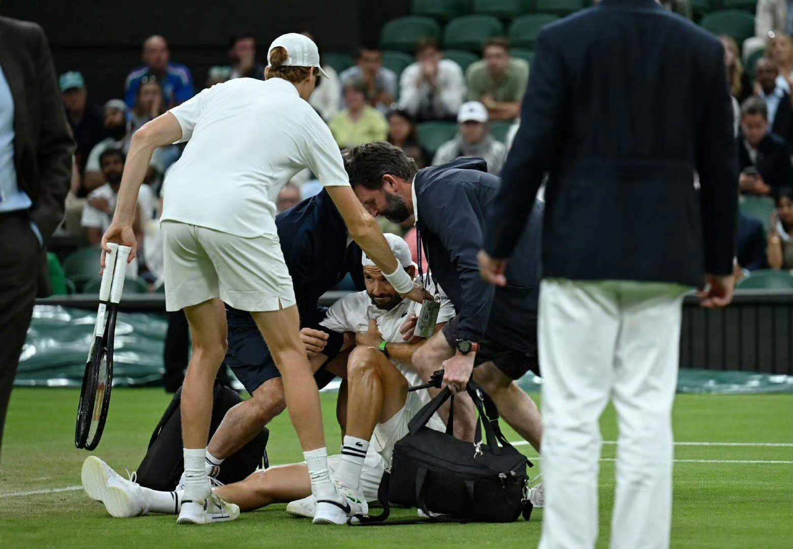 开云-里昂发布备战花絮，赛前篮板制胜，德国杯任务艰巨，阵容厚度经受考验(经受住来自什么等方面的风险挑战考验)