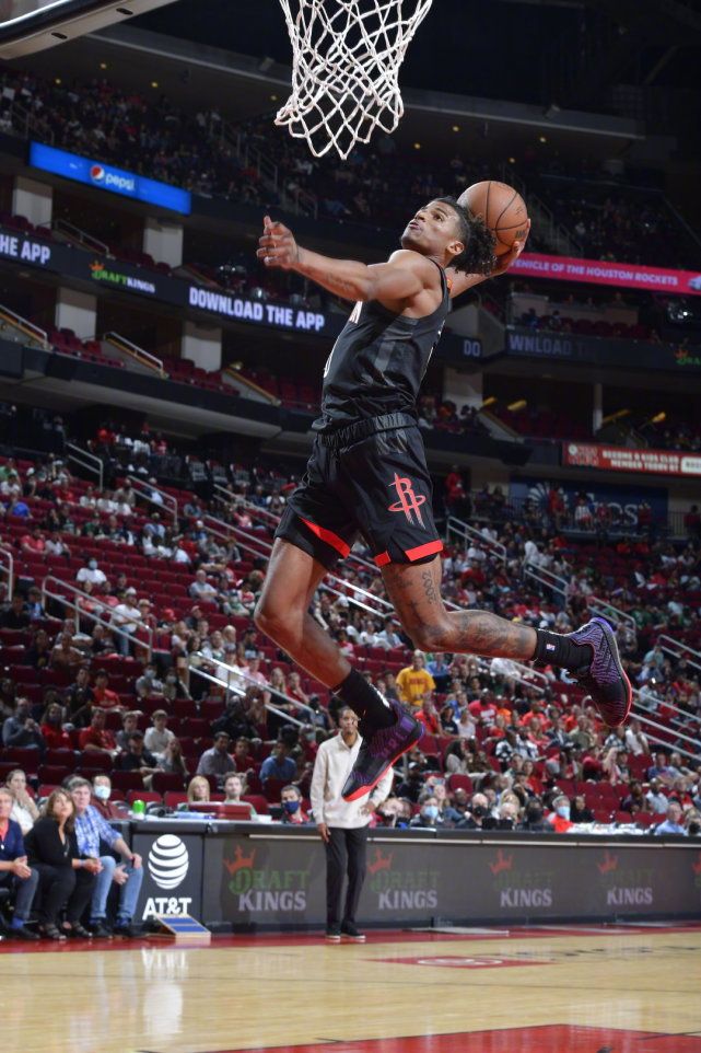 开云-芝加哥公牛训练开放日;今夜再遭质疑引欢呼;NBA总决赛在即;年轻球员得到机会的简单介绍