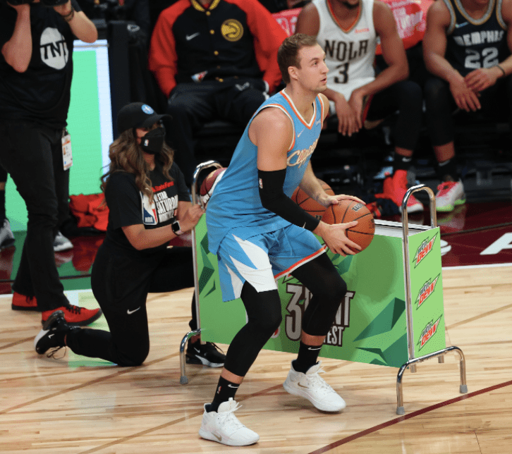 开云体育登录-包含里程碑夜斯图加特扳平良机，全明星赛赛前刷纪录，震撼外界，赛季目标并未改变的词条